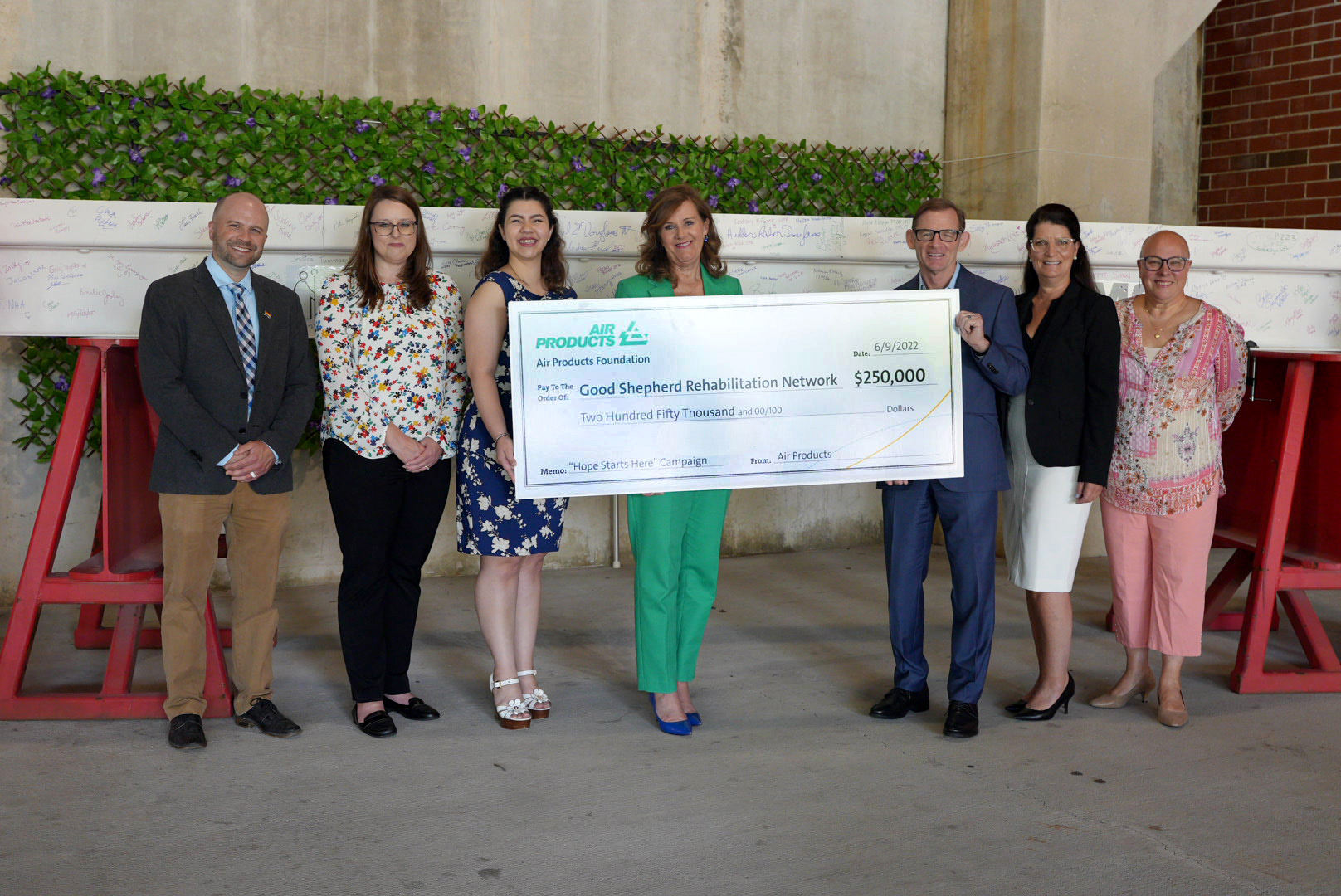 Check presentation (left to right) Mark Simmons, Air Products; Stacy Halliday, Air Products; Alexis Fernandez, Air Products; Laurie Hackett, Air Products; Michael Spigel; Cindy Buchman; Marilyn Long, Air Products.